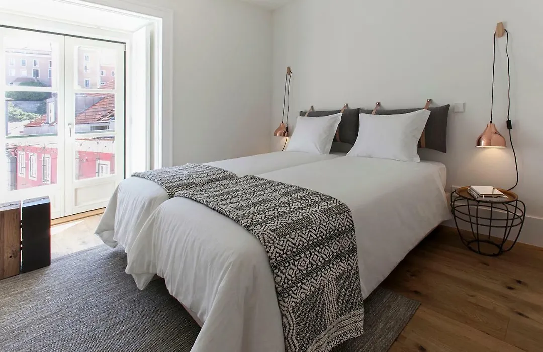 Flh Restauradores Luxus Flat-1